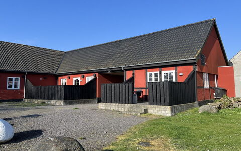 Lutz - 6Km from the Sea: Træ, Møbel, Lejlighed, Værelse, Loft, Bejdse, Stol, Hårdttræ, Klarlak, Tømmer