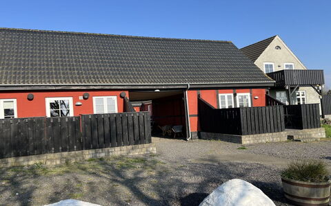 Lutz - 6Km from the Sea: Træ, Møbel, Lejlighed, Værelse, Loft, Bejdse, Stol, Hårdttræ, Klarlak, Tømmer