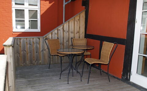 Lutz - 6Km from the Sea: Træ, Møbel, Lejlighed, Værelse, Loft, Bejdse, Stol, Hårdttræ, Klarlak, Tømmer