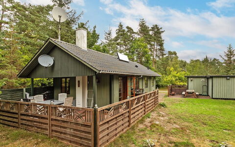 Milrid - 800M from the Sea: Træ, Hus, Sommerhus, Hjem, Tag, Landdistrikt, Sidespor, Bjælkehytte, Garden Bygninger, Hårdttræ
