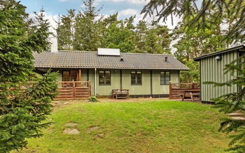 Milrid - 800M from the Sea: Træ, Hus, Sommerhus, Hjem, Tag, Landdistrikt, Sidespor, Bjælkehytte, Garden Bygninger, Hårdttræ