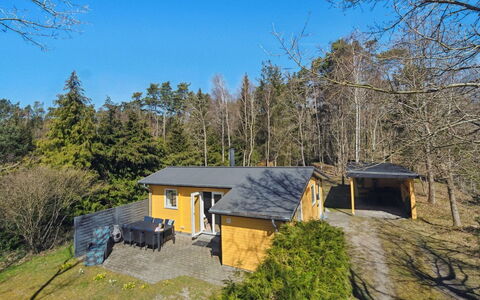 Heikki - 700M from the Sea: Træ, Møbel, Lejlighed, Værelse, Loft, Bejdse, Stol, Hårdttræ, Klarlak, Tømmer