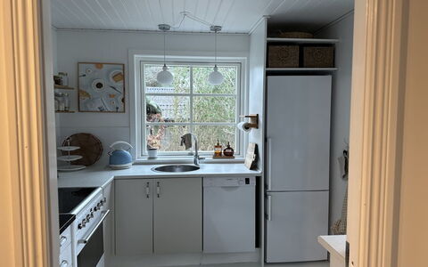Gunwald - 300M from the Sea: Køkken, Køkken Apparat, Countertop, Større Bandage, Indretning, Gulvbelægning, Træ, Cabinetry, Køkkenvask, Etage