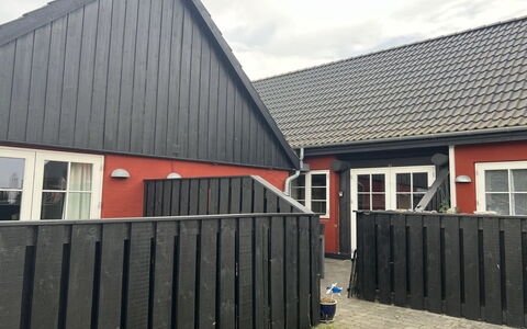 Manfred - 6Km from the Sea: Træ, Møbel, Lejlighed, Værelse, Loft, Bejdse, Stol, Hårdttræ, Klarlak, Tømmer