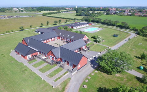 Manfred - 6Km from the Sea: Træ, Møbel, Lejlighed, Værelse, Loft, Bejdse, Stol, Hårdttræ, Klarlak, Tømmer
