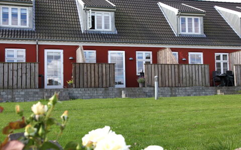 Karoline - 6Km from the Sea: Træ, Hus, Sommerhus, Hjem, Tag, Landdistrikt, Sidespor, Bjælkehytte, Garden Bygninger, Hårdttræ