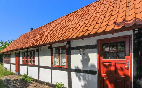 Viggo - 300M from the Sea: Træ, Hus, Sommerhus, Hjem, Tag, Landdistrikt, Sidespor, Bjælkehytte, Garden Bygninger, Hårdttræ