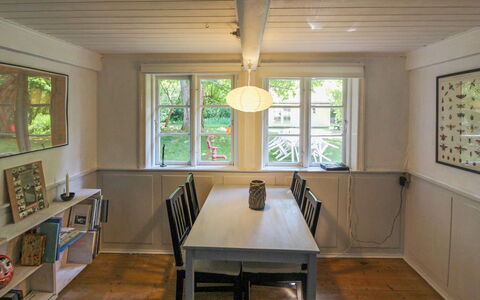 Viggo - 300M from the Sea: Træ, Hus, Sommerhus, Hjem, Tag, Landdistrikt, Sidespor, Bjælkehytte, Garden Bygninger, Hårdttræ