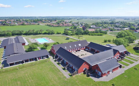 Gisella - 6Km from the Sea: Træ, Hus, Sommerhus, Hjem, Tag, Landdistrikt, Sidespor, Bjælkehytte, Garden Bygninger, Hårdttræ