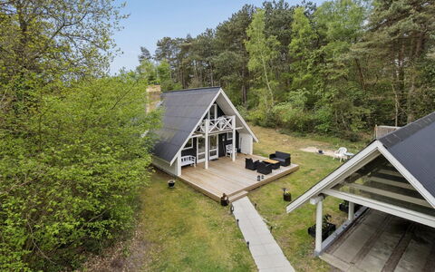 Lillesol - 400M from the Sea: Træ, Tag, Arkitektur, Hjem, Hus, Sommerhus, Sidespor, Hårdttræ, Hældning, Estate