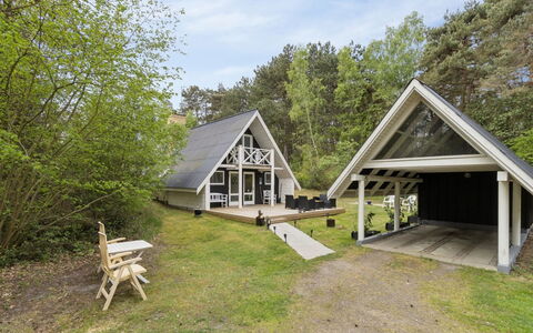 Lillesol - 400M from the Sea: Træ, Tag, Arkitektur, Hjem, Hus, Sommerhus, Sidespor, Hårdttræ, Hældning, Estate