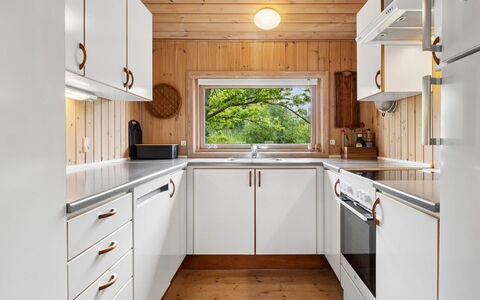 Ailen - 500M from the Sea: Køkken, Køkken Apparat, Gulvbelægning, Træ, Indretning, Countertop, Større Bandage, Loft, Etage, Cabinetry