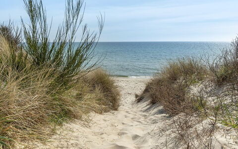 Malou - 350M from the Sea: Blå, Krop Af Vand, Naturligt Miljø, Strand, Kyst, Hav, Coastal Og Oceaniske Landskabsformer, Sand, Kyst