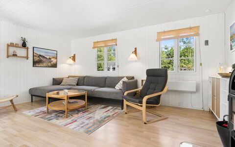 Malou - 350M from the Sea: Møbel, Gulvbelægning, Træ, Indretning, Etage, Couch, Stue, Hjem, Trægulve, Loft