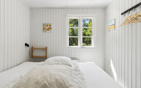 Malou - 350M from the Sea: Træ, Soveværelse, Gulvbelægning, Etage, Indretning, Seng, Loft, Sengetøj, Hjem, Sengetøj