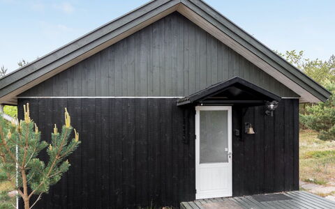 Hilje - 350M from the Sea: Møbel, Indretning, Stol, Gulvbelægning, Bord, Udvej, Etage, Loft, Værelse, Eco Hotel