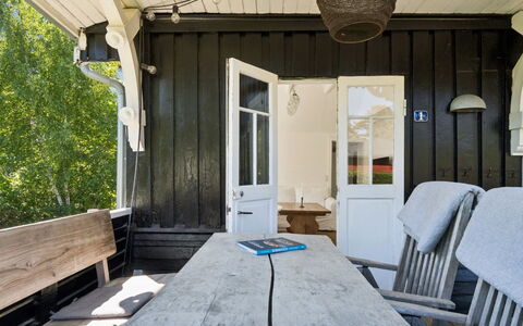 Kerstin - 100M from the Sea: Træ, Møbel, Loft, Etage, Gulvbelægning, Dør, Hjem, Stol, Veranda, Hårdttræ