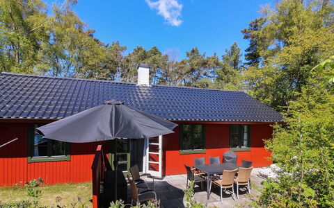 Jose - 300M from the Sea: Tag, Hus, Land Lot, Hjem, Sommerhus, Estate, Garden Bygninger, Skygge, Bjælkehytte, Landscaping