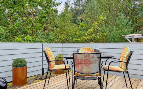 Elsamaria - 400M from the Sea: Møbel, Udendørs Møbler, Stol, Udendørs Bord, Bord, Dæk, Have, Bejdse, Hårdttræ, Gårdhave