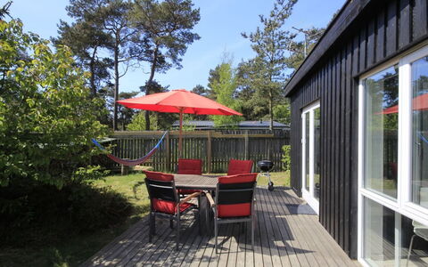 Evert - 250M from the Sea: Træ, Busk, Hjem, Land Lot, Skygge, Dæk, Have, Veranda, Dør, Hårdttræ