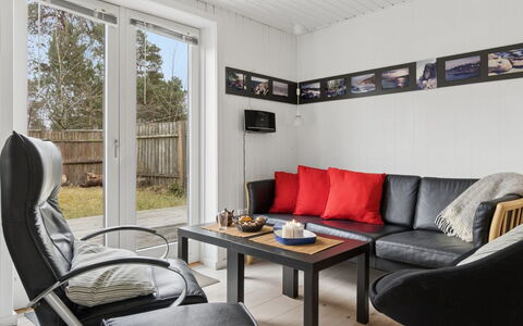 Evert - 250M from the Sea: Træ, Hus, Sommerhus, Hjem, Tag, Landdistrikt, Sidespor, Bjælkehytte, Garden Bygninger, Hårdttræ