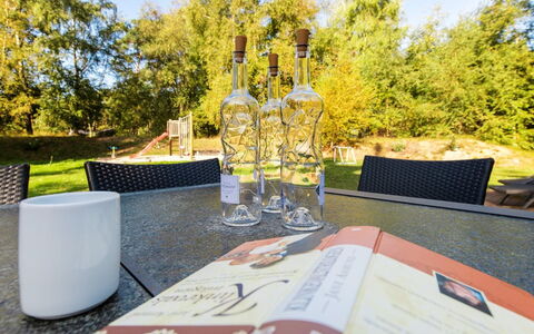 Elza - 800M from the Sea: Drinkware, Barware, Vin, Vinglas, Flaske, Glasservice, Parkere