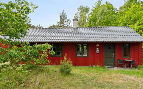 Gunder - 125M from the Sea: Møbel, Indretning, Stol, Gulvbelægning, Bord, Udvej, Etage, Loft, Værelse, Eco Hotel