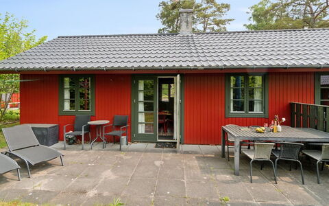 Gunder - 125M from the Sea: Møbel, Indretning, Stol, Gulvbelægning, Bord, Udvej, Etage, Loft, Værelse, Eco Hotel