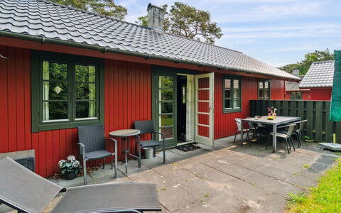 Gunder - 125M from the Sea: Sommerhus, Backyard, Gård, Garden Bygninger, Skur, Sidespor, Udendørs Møbler, Bjælkehytte, Udendørs Struktur, Hytte