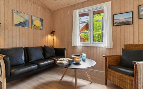 Patti - 150M from the Sea: Træ, Hus, Sommerhus, Hjem, Tag, Landdistrikt, Sidespor, Bjælkehytte, Garden Bygninger, Hårdttræ
