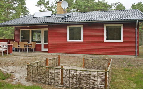 Apelone - 300M from the Sea: Træ, Hus, Sommerhus, Hjem, Tag, Landdistrikt, Sidespor, Bjælkehytte, Garden Bygninger, Hårdttræ