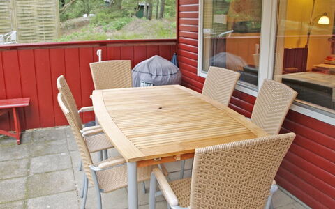 Apelone - 300M from the Sea: Hus, Sommerhus, Tag, Garden Bygninger, Skygge, Skur, Backyard, Udendørs Møbler, Gård, Lawn
