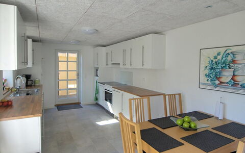 Ødmar - 400M from the Sea: Gulvbelægning, Væg, Møbel, Etage, Træ, Indretning, Loft, Countertop, Værelse, Køkken