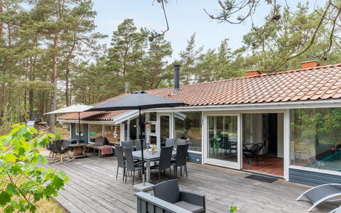 Dagi - 300M from the Sea: Træ, Hus, Sommerhus, Hjem, Tag, Landdistrikt, Sidespor, Bjælkehytte, Garden Bygninger, Hårdttræ