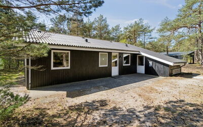 Hildegerd - 500M from the Sea