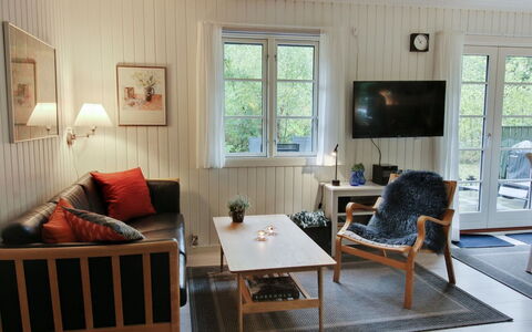 Tume - 200M from the Sea: Møbel, Gulvbelægning, Indretning, Træ, Etage, Stue, Hjem, Hus, Couch, Bord