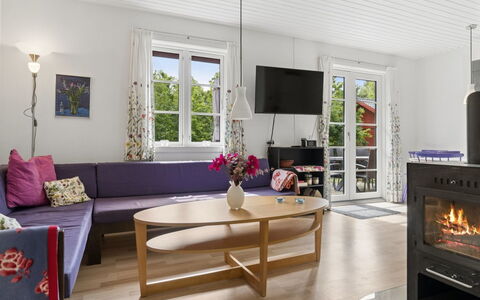 Georg - 300M from the Sea: Møbel, Indretning, Gulvbelægning, Etage, Træ, Trægulve, Loft, Couch, Stue, Værelse