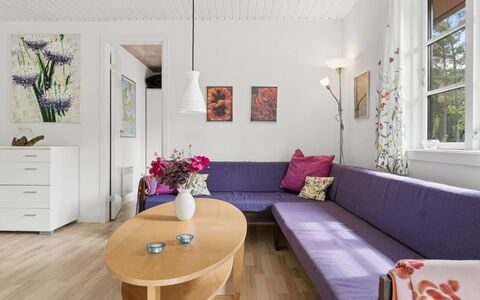 Georg - 300M from the Sea: Møbel, Indretning, Gulvbelægning, Etage, Couch, Stue, Hjem, Lejlighed, Belysning, Værelse