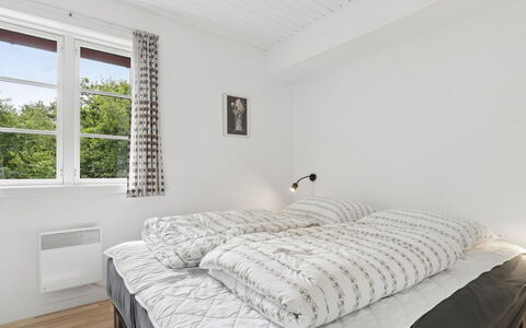 Georg - 300M from the Sea: Træ, Seng, Soveværelse, Møbel, Hjem, Indretning, Hus, Sengetøj, Bed Frame, Loft