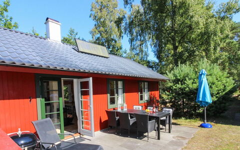 Oisin - 150M from the Sea: Møbel, Sommerhus, Udendørs Møbler, Stol, Skygge, Have, Gård, Backyard, Udendørs Bord, Stueplante