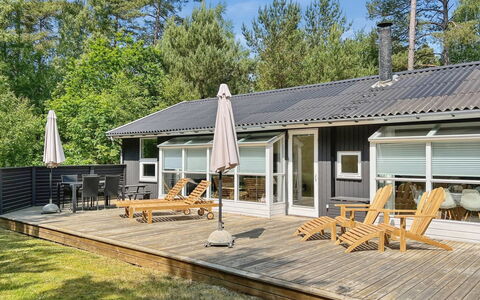 Ila - 500M from the Sea: Træ, Veranda, Hus, Hjem, Sommerhus, Tag, Dør, Dæk, Skygge, Hårdttræ