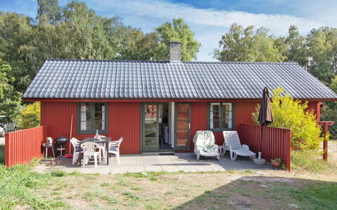Loke - 300M from the Sea: Træ, Hus, Sommerhus, Hjem, Tag, Landdistrikt, Sidespor, Bjælkehytte, Garden Bygninger, Hårdttræ