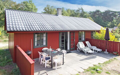Loke - 300M from the Sea: Træ, Hus, Sommerhus, Hjem, Tag, Landdistrikt, Sidespor, Bjælkehytte, Garden Bygninger, Hårdttræ