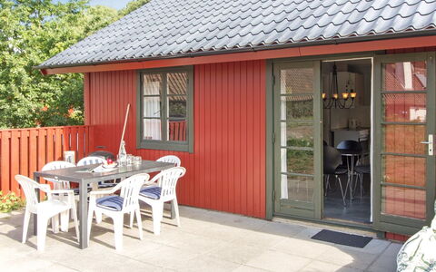 Loke - 300M from the Sea: Hus, Sommerhus, Tag, Garden Bygninger, Skygge, Skur, Backyard, Udendørs Møbler, Gård, Lawn