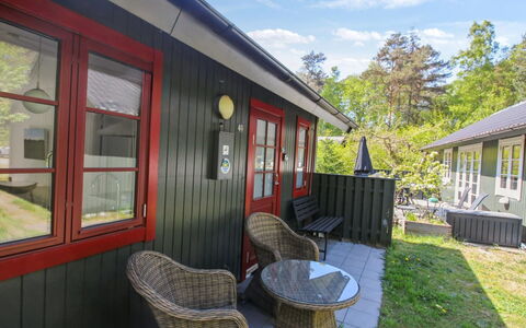 Franzine - 200M from the Sea: Sommerhus, Have, Sidespor, Garden Bygninger, Skygge, Gård, Backyard, Lawn, Stuehus, Landscaping
