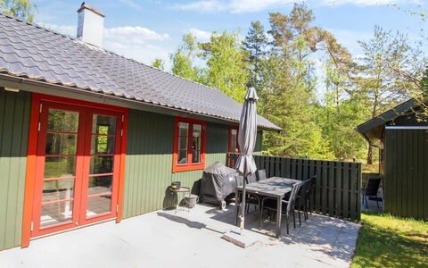 Franzine - 200M from the Sea: Sommerhus, Have, Sidespor, Garden Bygninger, Skygge, Gård, Backyard, Lawn, Stuehus, Landscaping