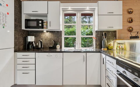 Nahuel - 200M from the Sea: Køkken Apparat, Køkken, Countertop, Større Bandage, Cabinetry, Gulvbelægning, Indretning, Træ, Husholdningsapparat, Møbel