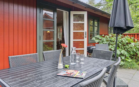 Nahuel - 200M from the Sea: Træ, Tag, Sommerhus, Bjælkehytte, Estate, Bjælke, Tømmer, Veranda, Design, Hårdttræ