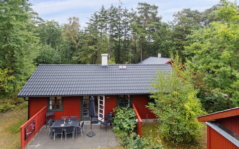 Nahuel - 200M from the Sea: Træ, Træ, Hus, Sommerhus, Busk, Tag, Hjem, Landdistrikt, Garden Bygninger, Have