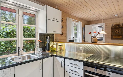 Nahuel - 200M from the Sea: Køkken, Countertop, Træ, Indretning, Køkken Apparat, Gulvbelægning, Sanitærarmatur, Større Bandage, Loft, Cabinetry